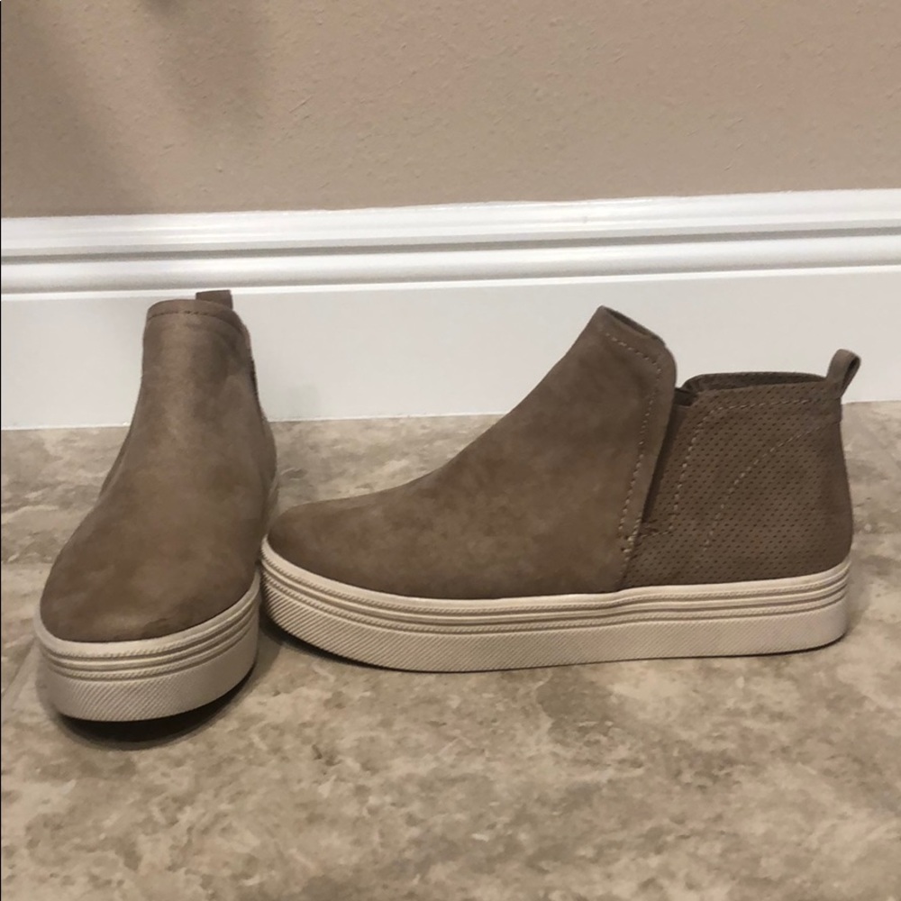 Slip on sneaker